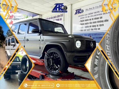 Lốp xe ô tô nổ lốp trên đường nguyên nhân và cách xử lý nhanh – thay lốp xe Mercedes G63 tại Tân Hoàn Cầu