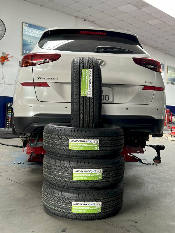 Thay lốp ô tô cập nhật kinh nghiệm về một số điều cần tránh từ chuyên gia lốp tải Ô Tô Tân Hoàn Cầu Since 1996