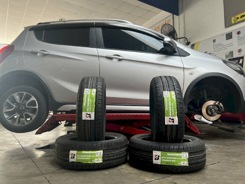 o-to-tan-hoan-cau-dia-chi-tin-cay-cho-dich-vu-vo-xe-o-to-can-chinh-thuoc-lai-chat-luong-cao-chuyen-nghiep