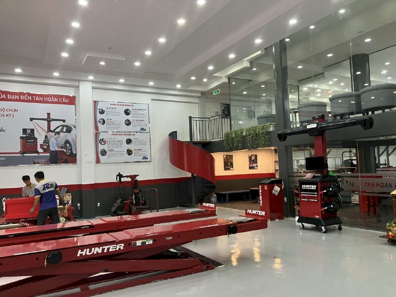 Thay lốp ô tô cập nhật kinh nghiệm về một số điều cần tránh từ chuyên gia lốp tải Ô Tô Tân Hoàn Cầu Since 1996