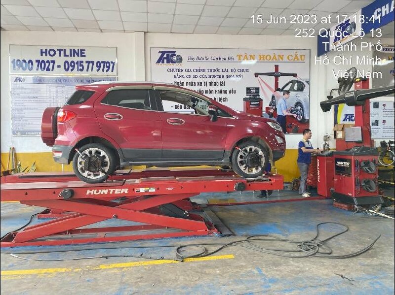 o-to-tan-hoan-cau-dia-chi-tin-cay-cho-dich-vu-vo-xe-o-to-can-chinh-thuoc-lai-chat-luong-cao-chuyen-nghiep