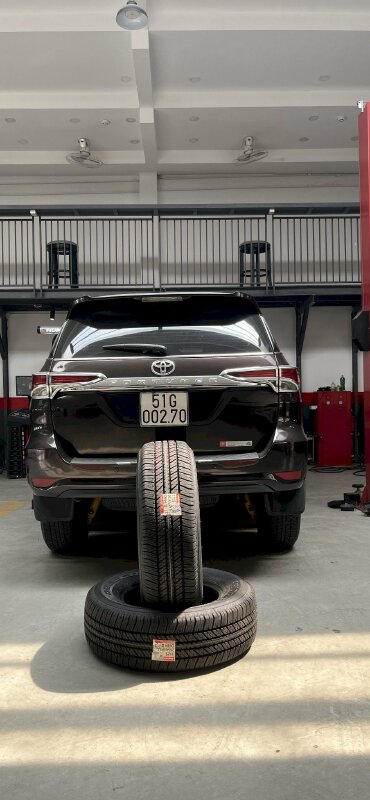 Thay lốp ô tô cập nhật kinh nghiệm về một số điều cần tránh từ chuyên gia lốp tải Ô Tô Tân Hoàn Cầu Since 1996