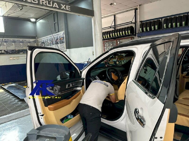 Sơn phủ gầm xe ô tô là cách tốt nhất nhằm hạn chế tiếng ồn gây khó chịu cho người trong xe