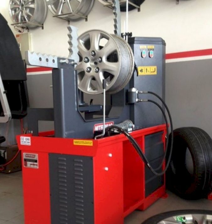 Máy nắn lazang ô tô