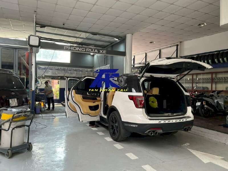 Vệ sinh dễ dàng, giá phủ gầm xe oto hợp lý chỉ có tại Tân Hoàn Cầu Since 1996