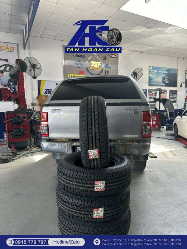 Thay lốp Bridgestone 265/65R17 cho xe Toyota Hilux tại Ô Tô Tân Hoàn Cầu