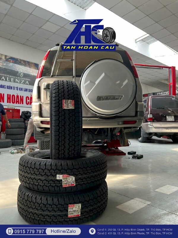 Thay lốp xe Ford Everest Bridgestone Dueler H/T D689 245/70R16 111S cho xe Ford Everest tại Ô Tô Tân Hoàn Cầu
