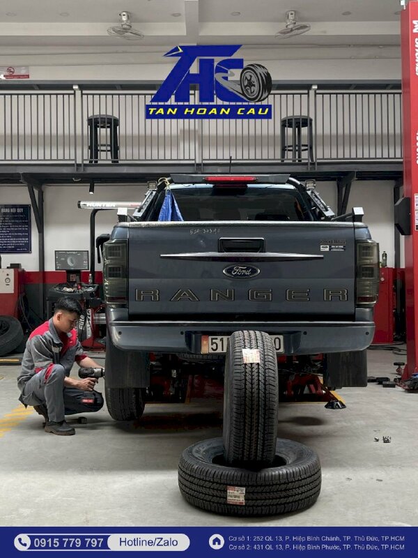 Thay 02 lốp xe Ford Ranger XLS Bridgestone 111T 255/70R16 tại Ô Tô Tân Hoàn Cầu