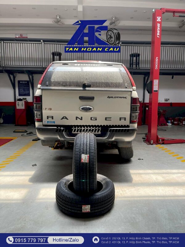Thay 02 lốp xe Ford Ranger Wildtrak Bridgestone 111T 265/60R18 tại Ô Tô Tân Hoàn Cầu