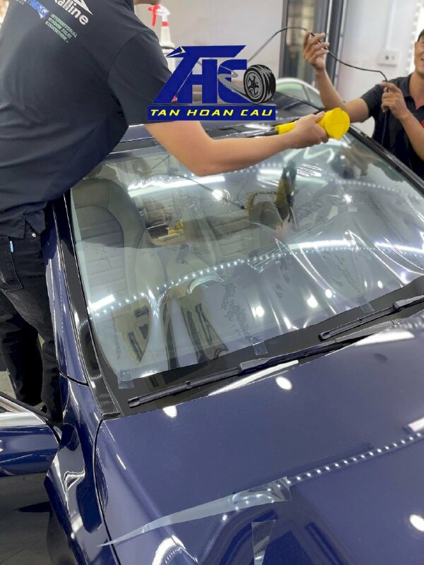 Dán phim cách nhiệt Ô Tô Tân Hoàn Cầu 10 năm bảo hành, yên tâm mọi hành trình