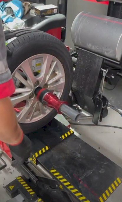 Dịch vụ thay lốp xe ô tô tại Thủ Đức, TPHCM cùng Ô Tô Tân Hoàn Cầu