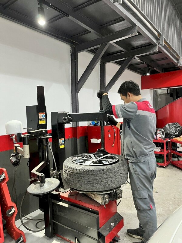 Thay lốp xe ô tô, khi nào cần thay lốp xe ô tô?