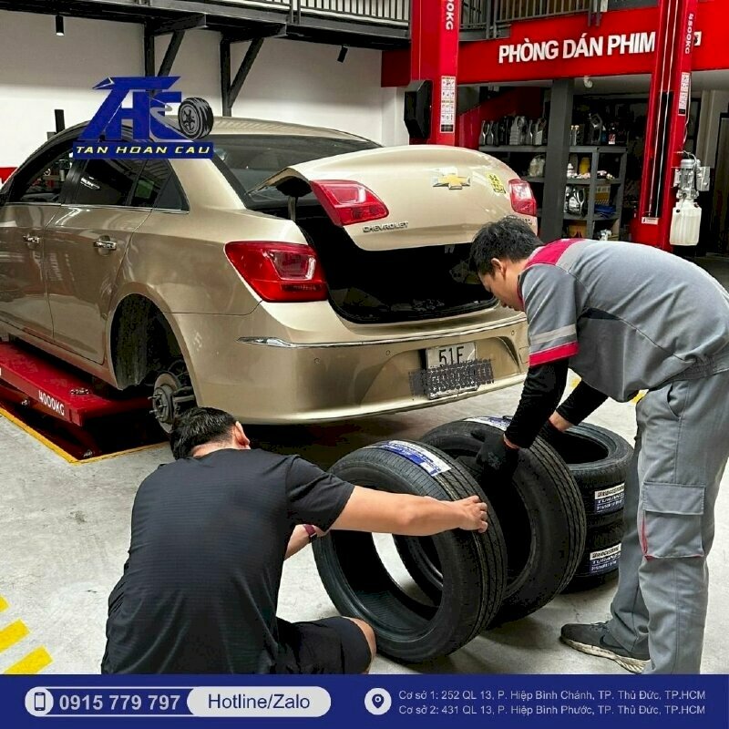 Vá vỏ xe ô tô - Ô tô Tân Hoàn Cầu