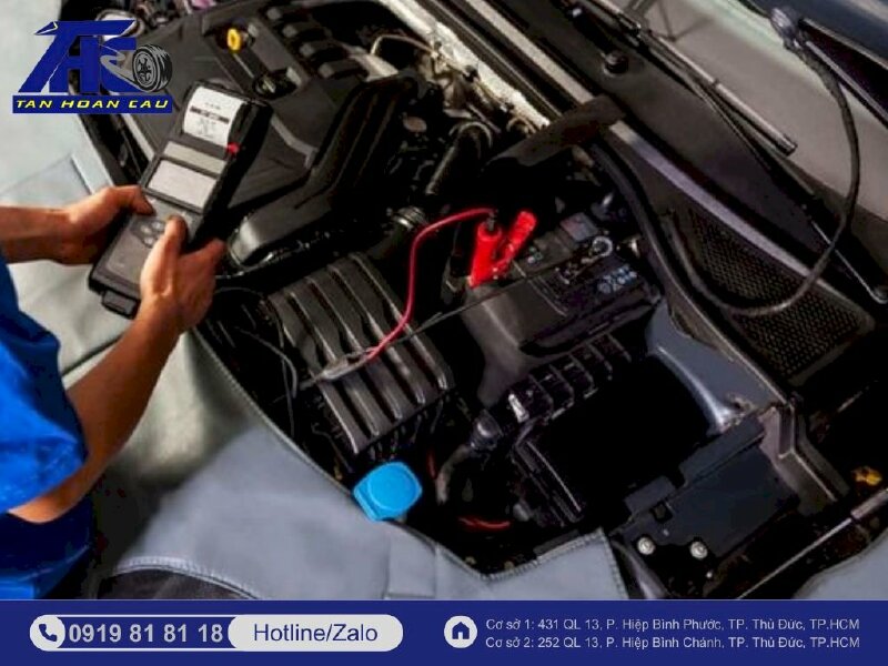 Cách câu bình ắc quy ô tô đơn giản đúng kỹ thuật từ Ô Tô Tân Hoàn Cầu since1996-  Cách kiểm tra bình ắc quy xe ô tô Tại Garage Tân Hoàn Cầu 431 Ql 13 Thủ Đức