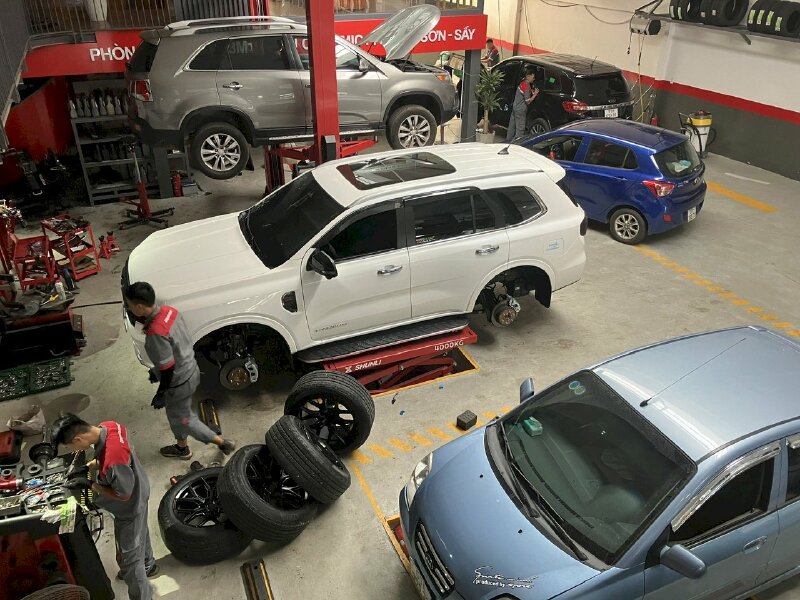 Ô Tô Tân Hoàn Cầu Since 1996 Garage Ô Tô Thủ Đức Dịch Vụ Bảo Dưỡng Ô Tô Chuyên Nghiệp Máy móc hiện đại, chuyên nghiệp chính xác cao