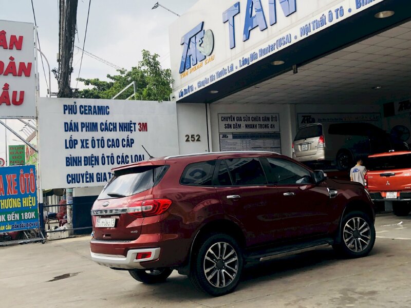 Cách câu bình ắc quy ô tô đơn giản đúng kỹ thuật từ Ô Tô Tân Hoàn Cầu since1996